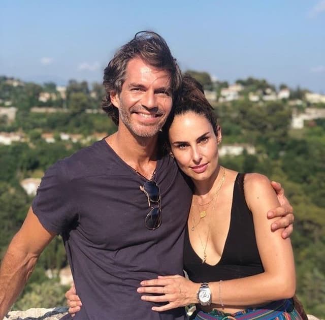Pese a que la actriz Ana Serradilla no suele compartir detalles de sus relaciones amorosas, se sabe que en 2012 contrajo matrimonio con el productor Héctor Samperio, se separó de él dos años después. Ahora, la actriz se prepara para llegar al altar en 2020 con el empresario Raúl Martínez Osto.