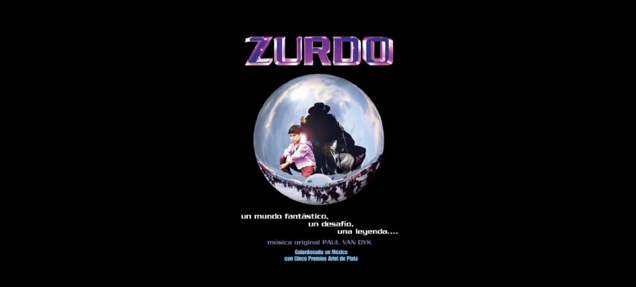 Álex Perea inició su carrera como parte del elenco infantil de la telenovela ‘Todo por amor’ en el año 2000 y tres años después protagonizaría su primera película, ‘Zurdo’, dirigida por Carlos Salcés. El largometraje obtuvo cinco premios Ariel.