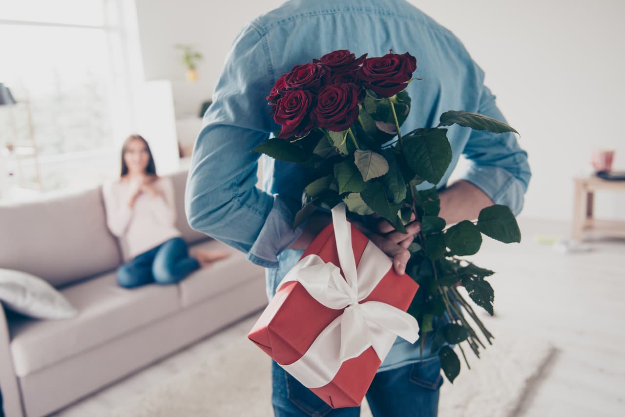 ¿Te regalaron rosas en San Valentín? Esto significa cada color