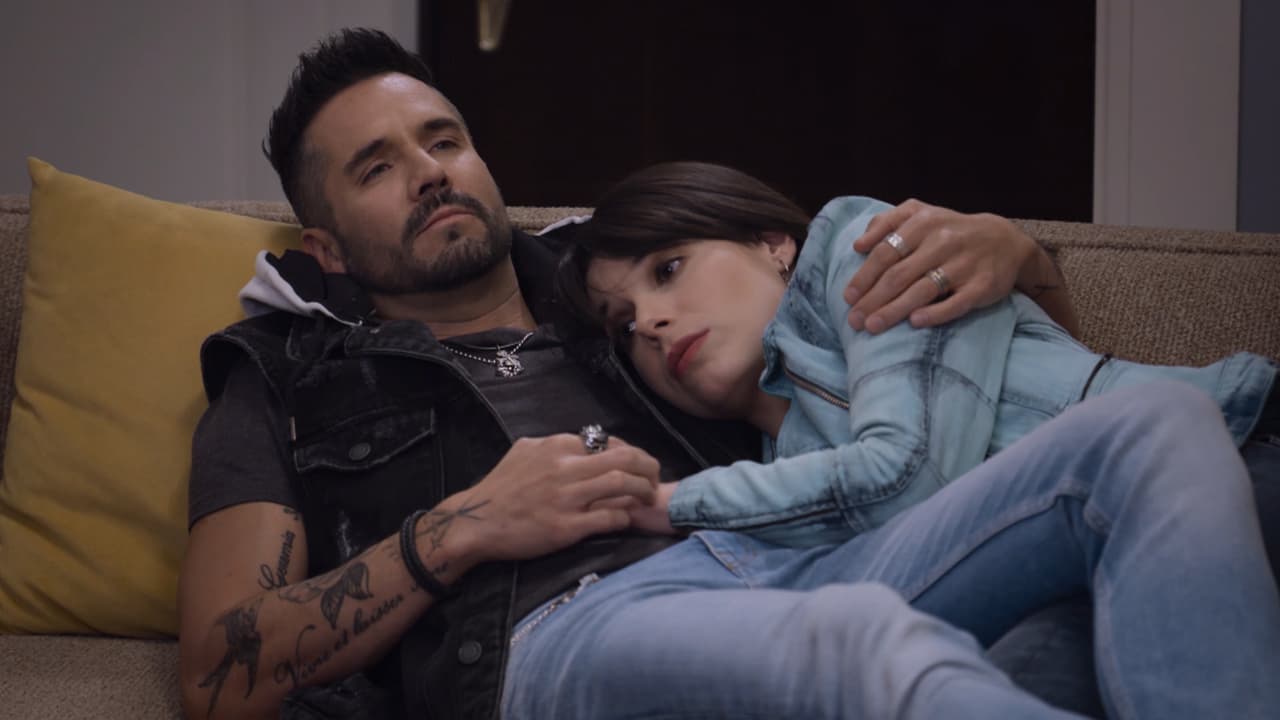 Al inicio de la historia se sabe que Gina es novia de Pedro, pero demostró ser muy grosera con las personas que rodean a su novio, así como posesiva.
