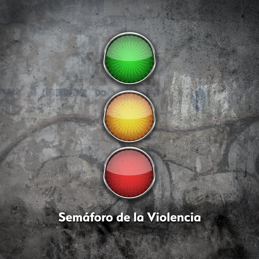 La Maestra Claudia Benitez, Directora de Atención y Prevención a la Violencia de SEMUJERES, expone que el enamoramiento que surge en una relación de noviazgo podría cegarnos o nublar el pensamiento. Así que aquí te dejamos este semáforo para que detectes si hay señales de alarma en la tuya.