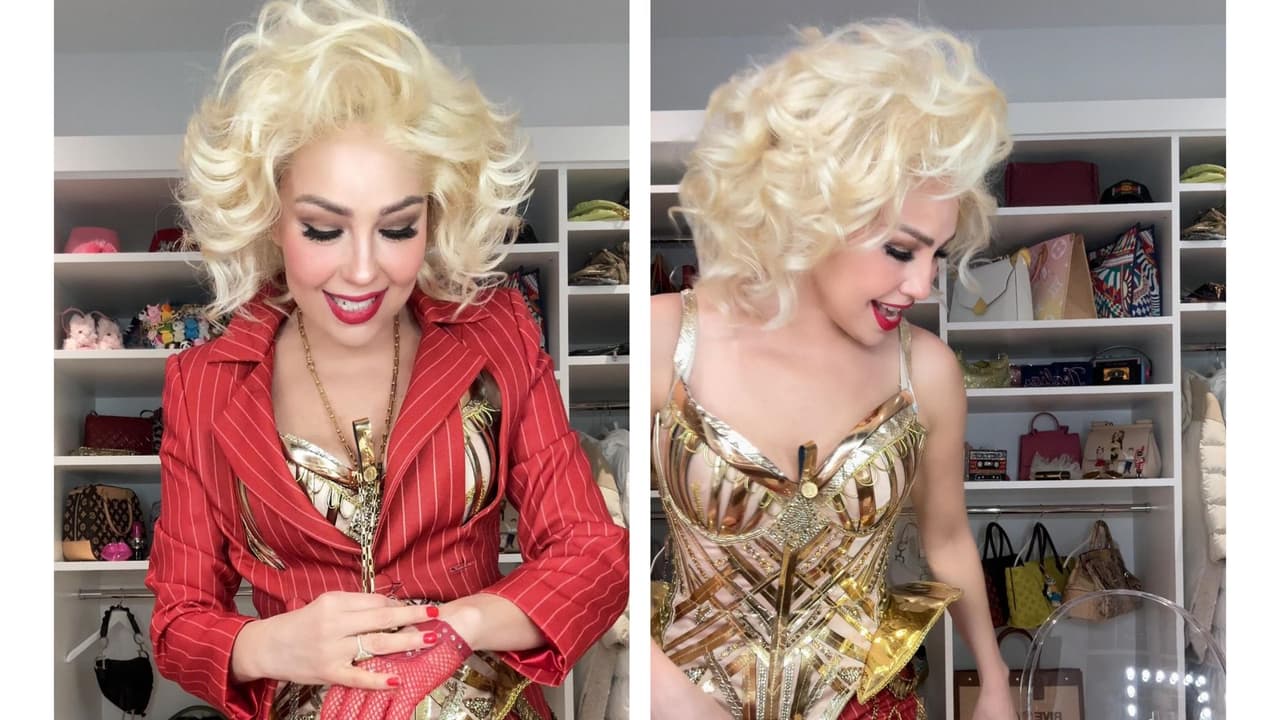 Thalía mostró el atuendo que estaba utilizando.