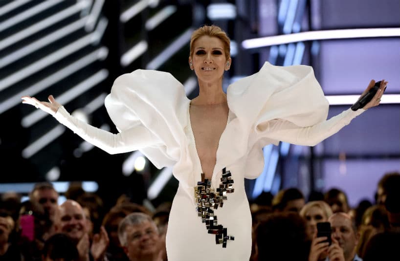 Céline Dion vivía con sus 13 hermanos en una pequeña casa en Canadá.