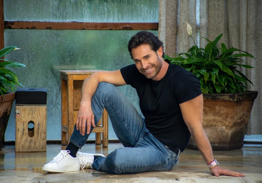 Sebastián Rulli explica por qué muestra el rostro de su hijo