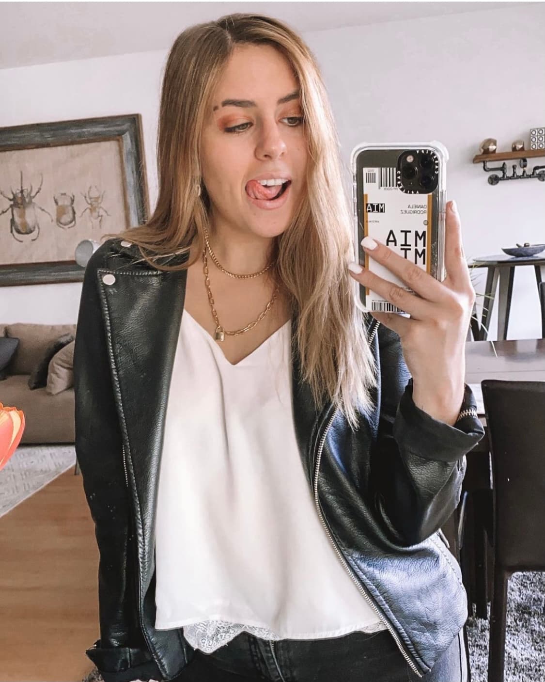 Con más de 1.1 millones de seguidores en la famosa aplicación de videos, Dany Rodríguez ha destacado por la honestidad con la que se desenvuelve y desentraña los detalles privados de su vida, así como por su gran sentido del humor.