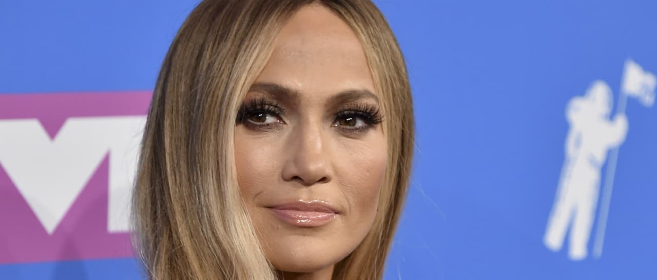Jeniffer Lopez subastará algunas de sus prendas por una buena causa