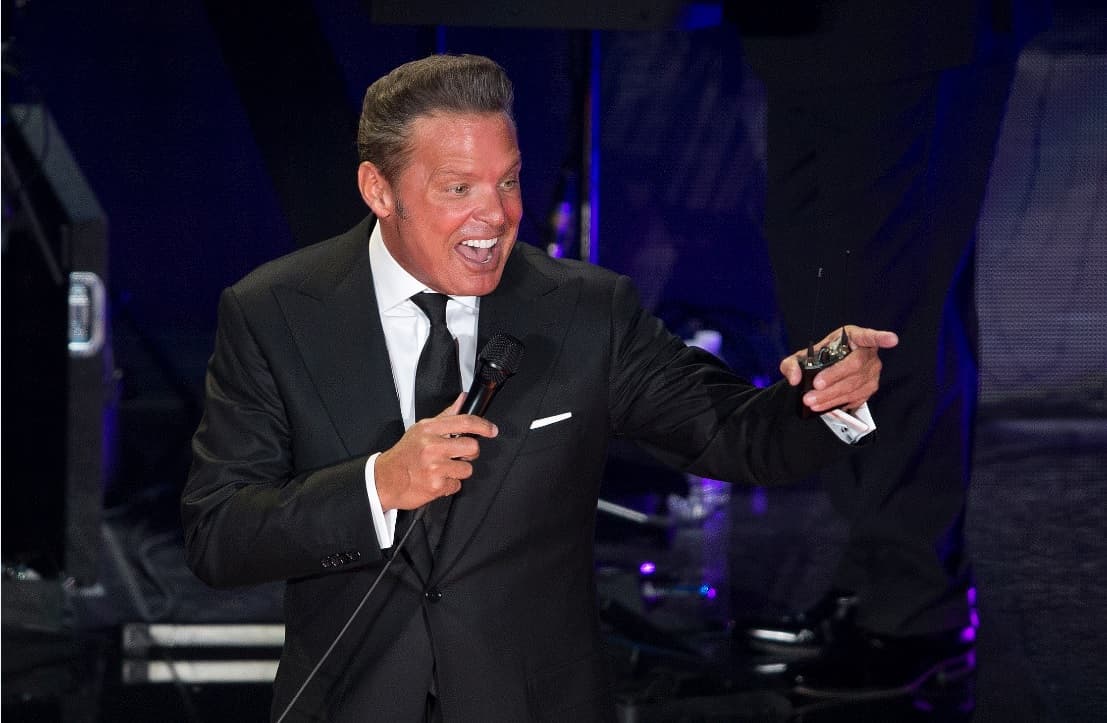 Surgen amenazas de bombas en concierto de Luis Miguel