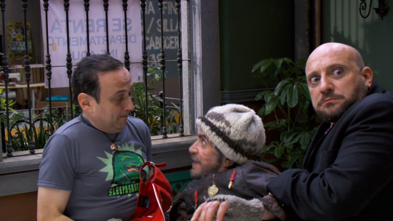 'El Flaco' Ibañez se tira a propósito para ver quién lo levanta.