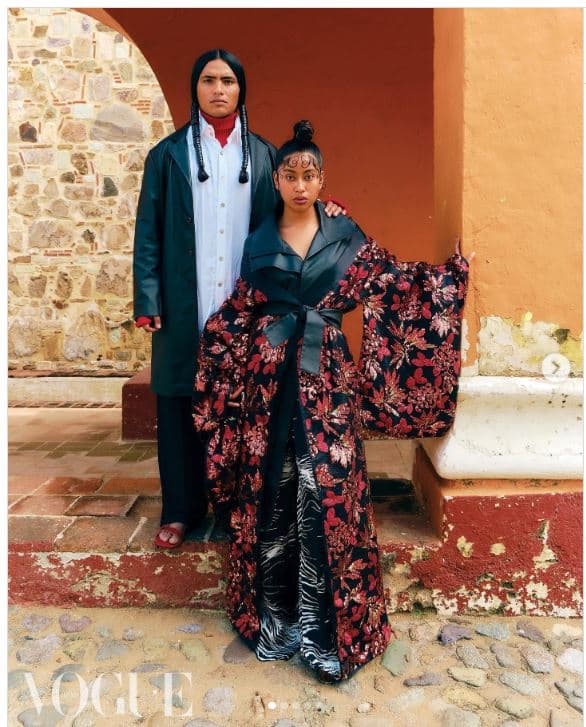 Modelo indígena posa para 'Vogue'