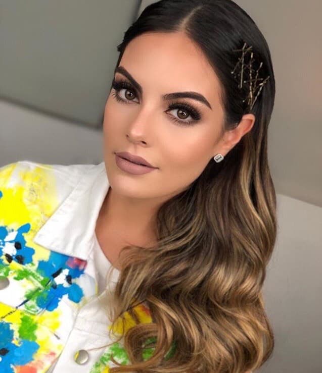 En agosto de 2018, Ximena Navarrete anunció a través de su cuenta de Instagram que ella y su marido Juan Carlos Valladares perdieron el bebé de 15 semanas que esperaban.