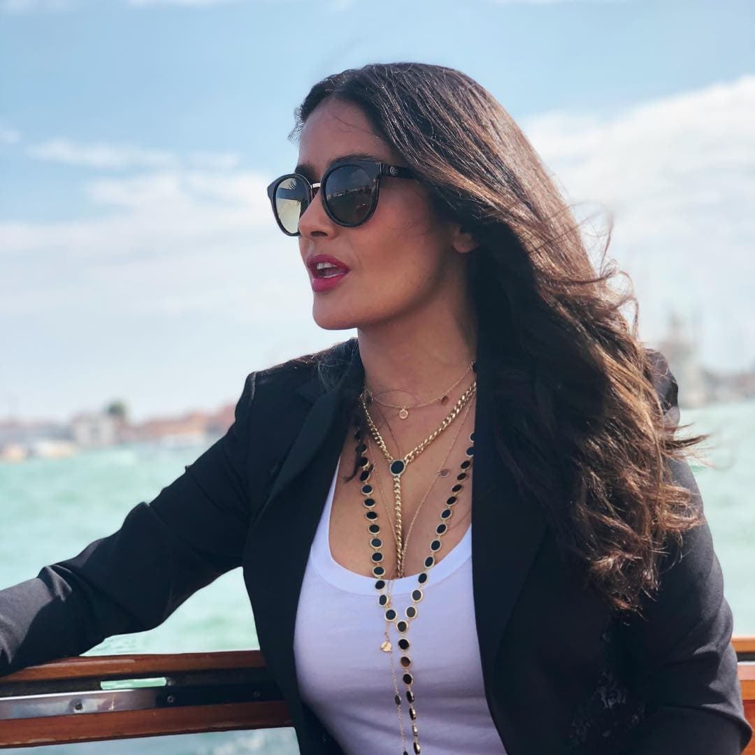 Salma Hayek cumple 52 años y lo festeja en Venecia