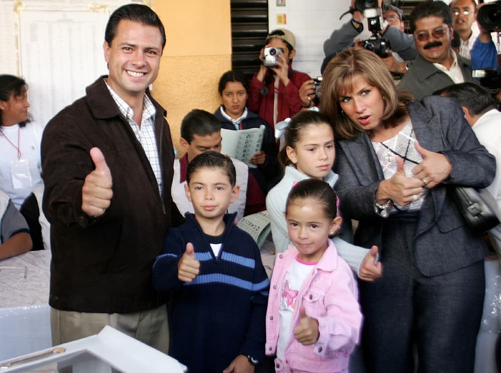 Pretelini fue una parte fundamental de Peña Nieto durante su campaña para ser gobernador del Estado de México, ya que entre otras actividades, creó el club de admiradores del entonces candidato; mientras que su última aparición pública la hizo el 6 de enero de 2007, en la boda del expresidente municipal de Ixtapan de la Sal, Salvador Vergara.