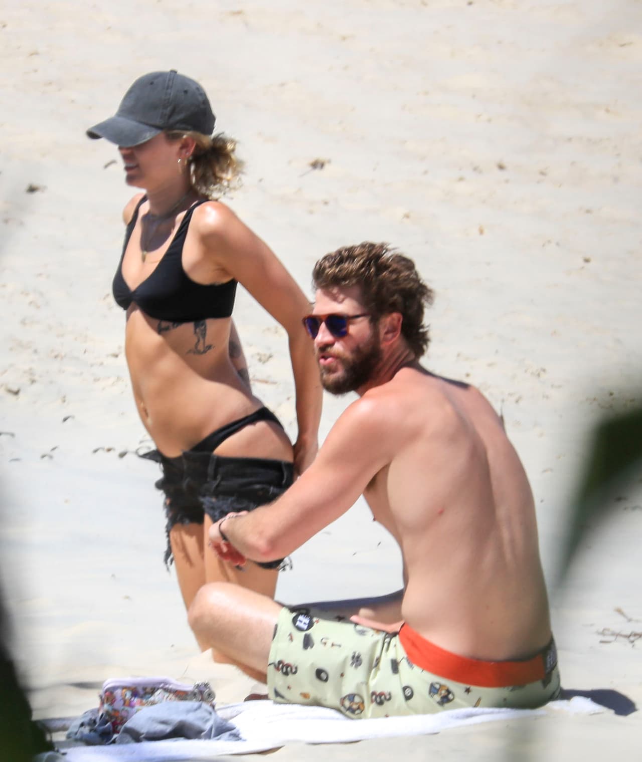 Photo © 2018 Splash News/The Grosby Group PREMIUM EXCLUSIVE Byron Bay, Jan 18 2018 Miley Cyrus and Liam Hemsworth hit the beach in Byron Bay as they continue their Aussie summer vacation. Pictured: Miley Cyrus and Liam Hemsworth