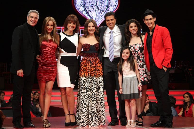 Su trabajo, talento y entrega hizo que un año después se ganara el premio TVyNovelas en la categoría ‘Mejor actor juvenil’, esto por su participación en la telenovela ‘Esperanza del corazón’, proyecto en el que comparto créditos con Lucía Méndez, Fernando Allende, Blanca Marroquín, Patricio Borghetti y Sofía Castro.