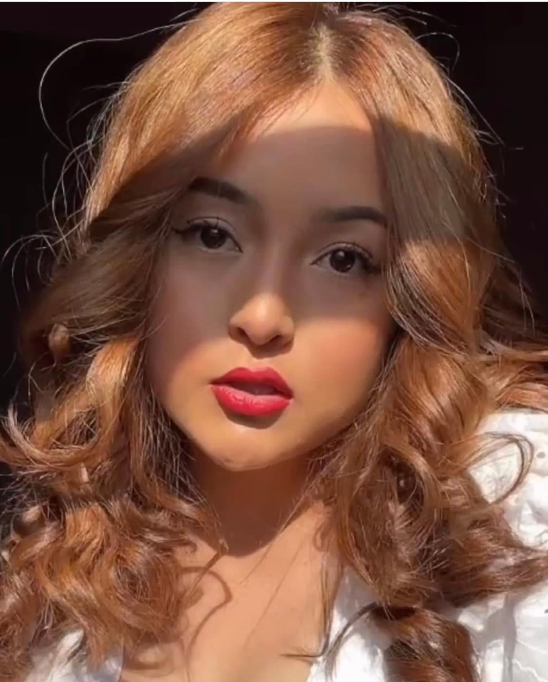 En cuanto a su imagen, Rubí cambió de look en los últimos meses y ahora luce un tono de cabello castaño cobrizo.