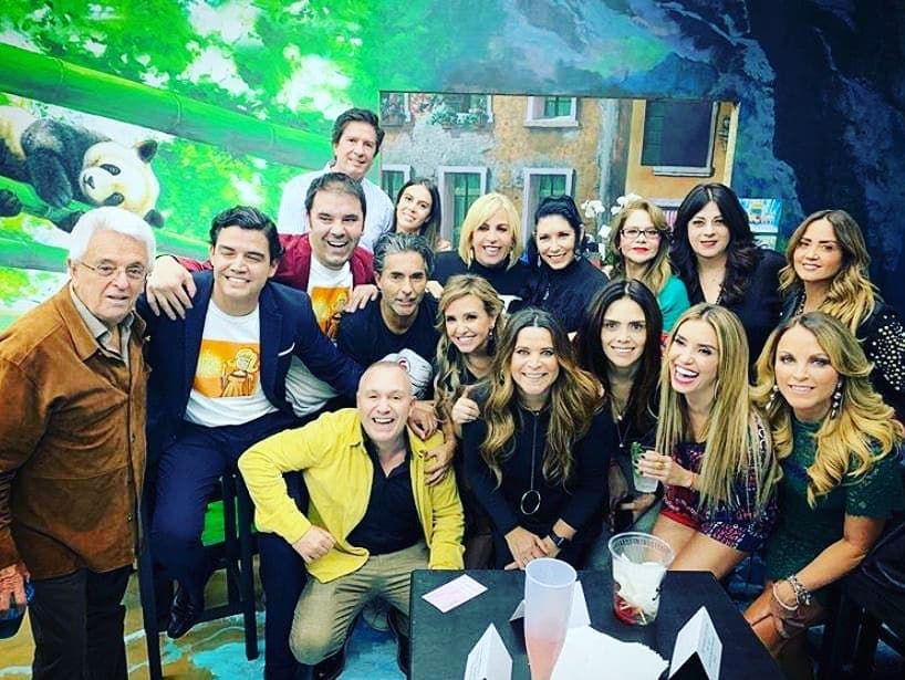 “Los tiempos se empezaron a dar, tanto que hablamos, tanto que platicamos... ¿y por qué no salimos mejor?, tanto hablamos en el foro y empezamos este año a salir. Es que me da risa que pongan ‘novio’, no es mi novia, estamos saliendo, llevamos 3 meses saliendo”, precisó.