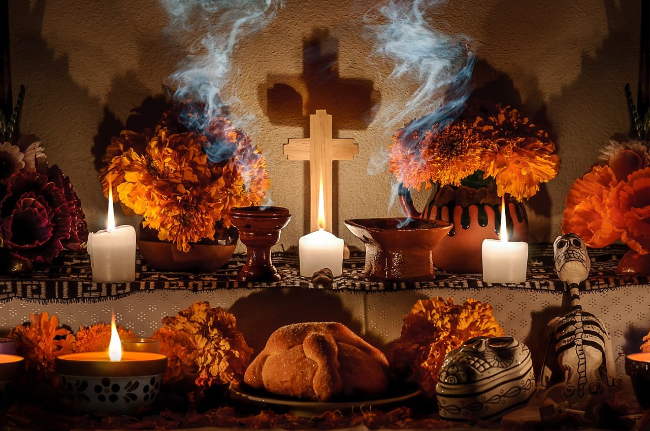 ¿Qué significan los elementos de la ofrenda de Día de Muertos?