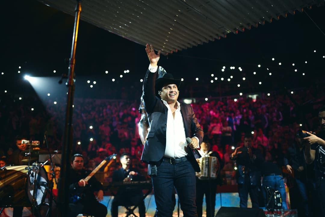 Julión Álvarez responde preguntas de seguidores y revela información de su nuevo show