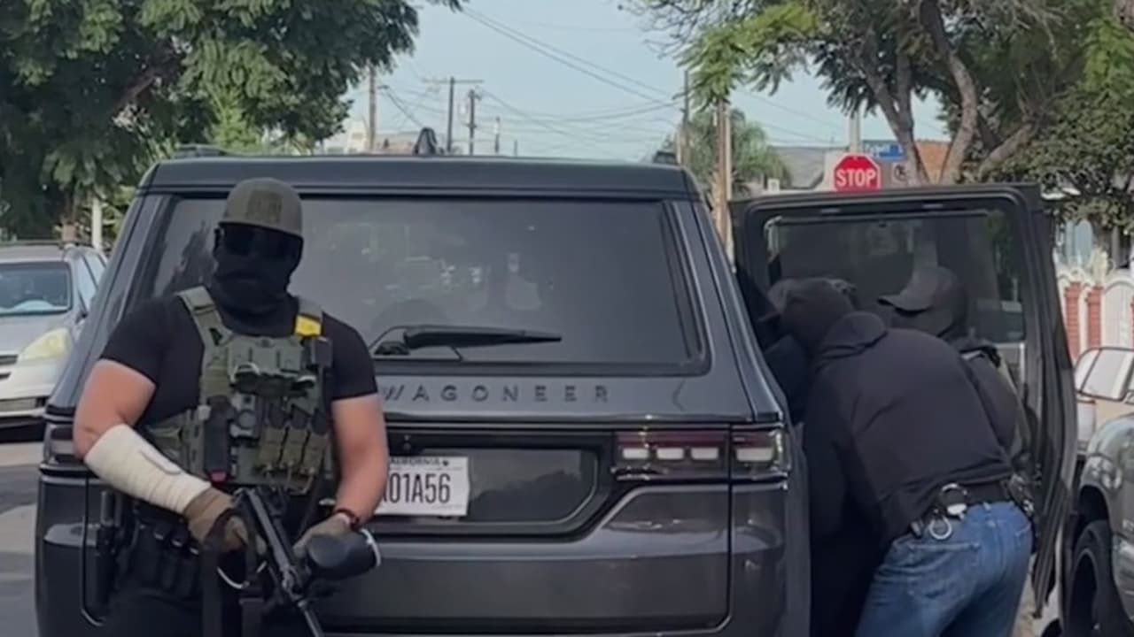 Comunidad protesta tras detención de vendedor de flores en redada de ICE en Boyle Heights
