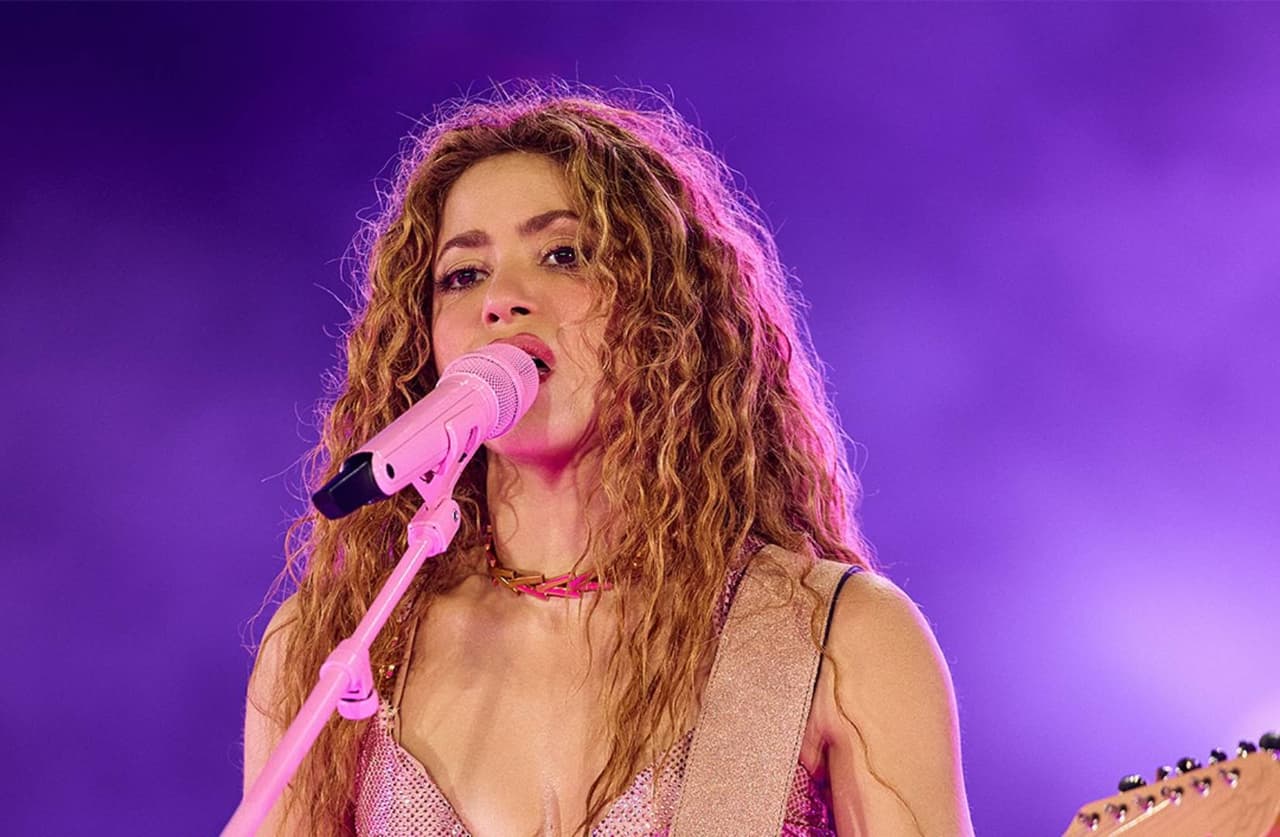 Shakira dedica en concierto, el tema de 'Antología' a sus hijos: "Los que me enseñaron realmente lo que es amar" 