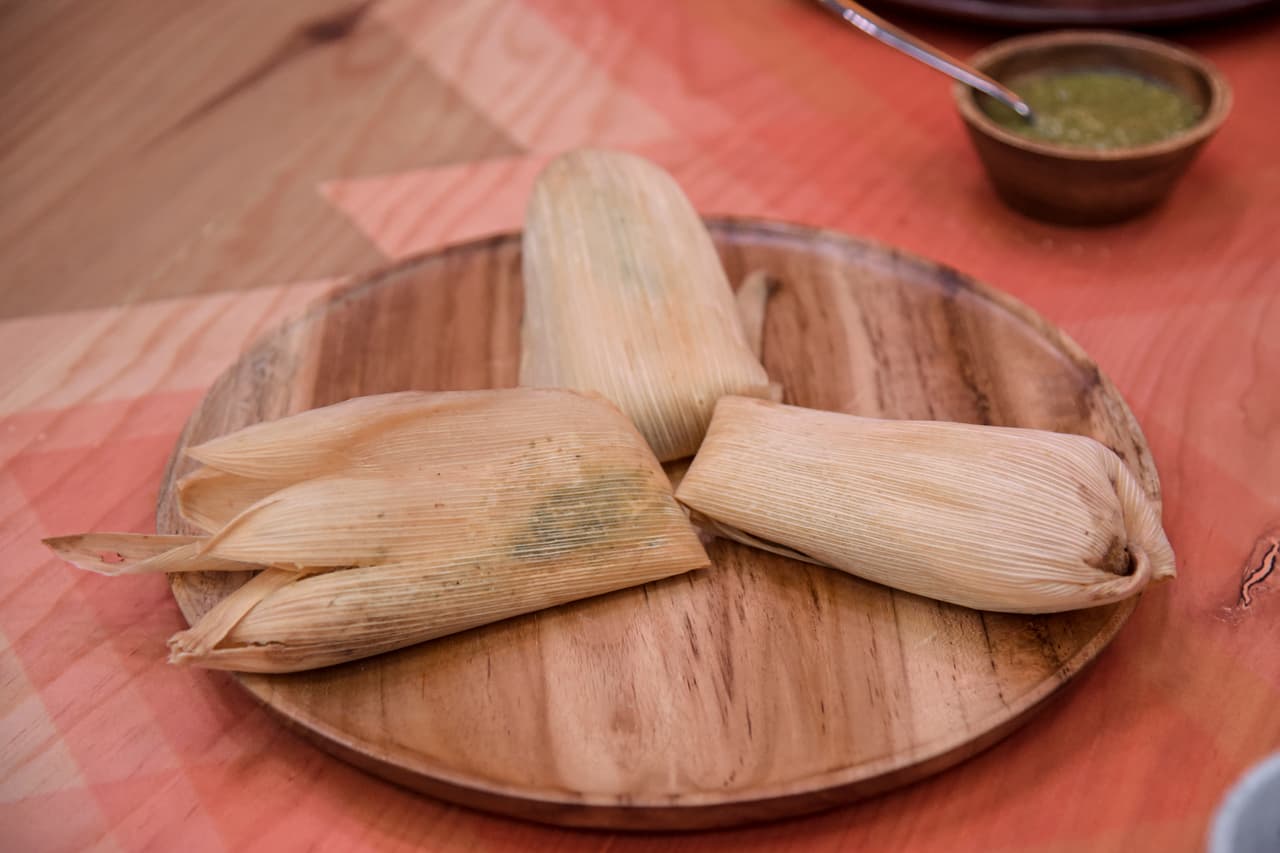 Prepara esta receta de tamales de nuez de los Nahum, un platillo familiar único