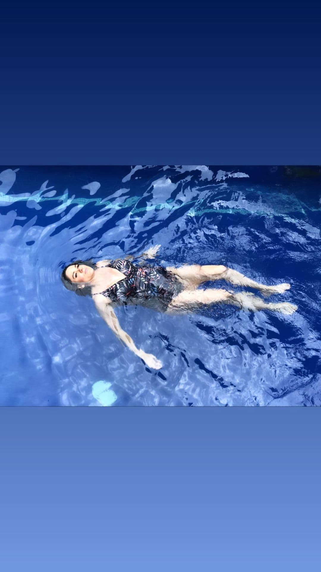 “Este es mi traje de baño completo, creo que nunca o solo de chiquita tuve un traje de baño completo y este. Está cómodo, sobre todo para la pancita, para la panzota… Yo me voy a meter a la alberquita", resaltó.