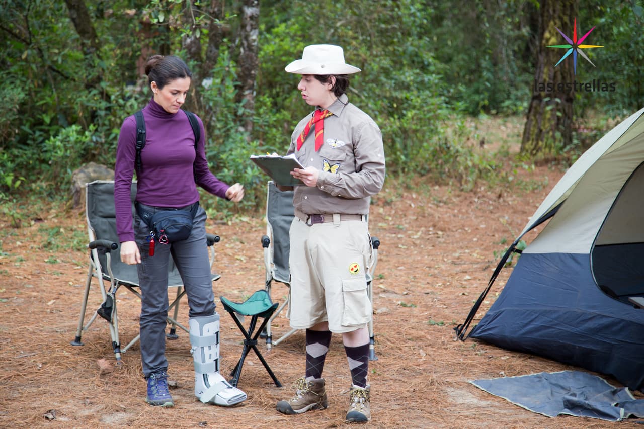 Chencho revisó los campamentos de cada mami, otorgando una insignia como premio a la que mejor lo hiciera. A pesar de estar lesionada, la Mami maravilla iba increíblemente equipada, pues su marido siempre le regala cosas de camping...