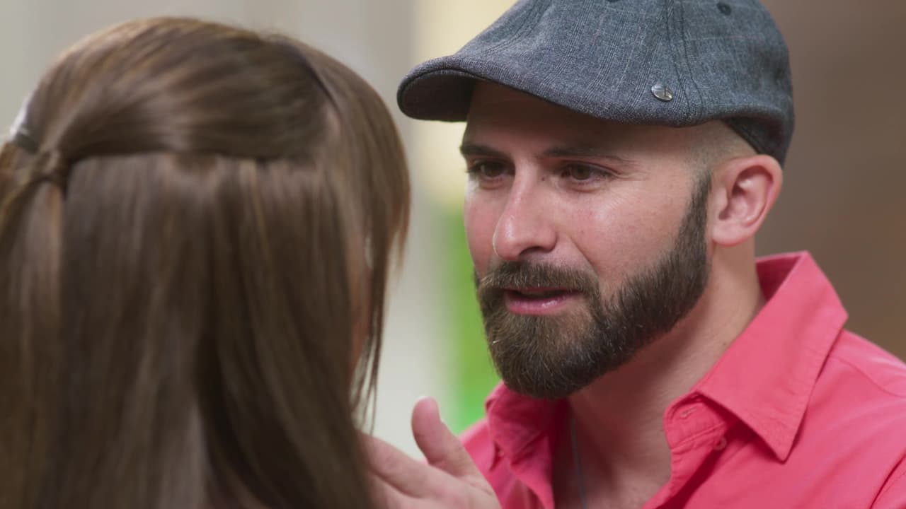 ¡Felipe le roba un beso a Clara Luz!