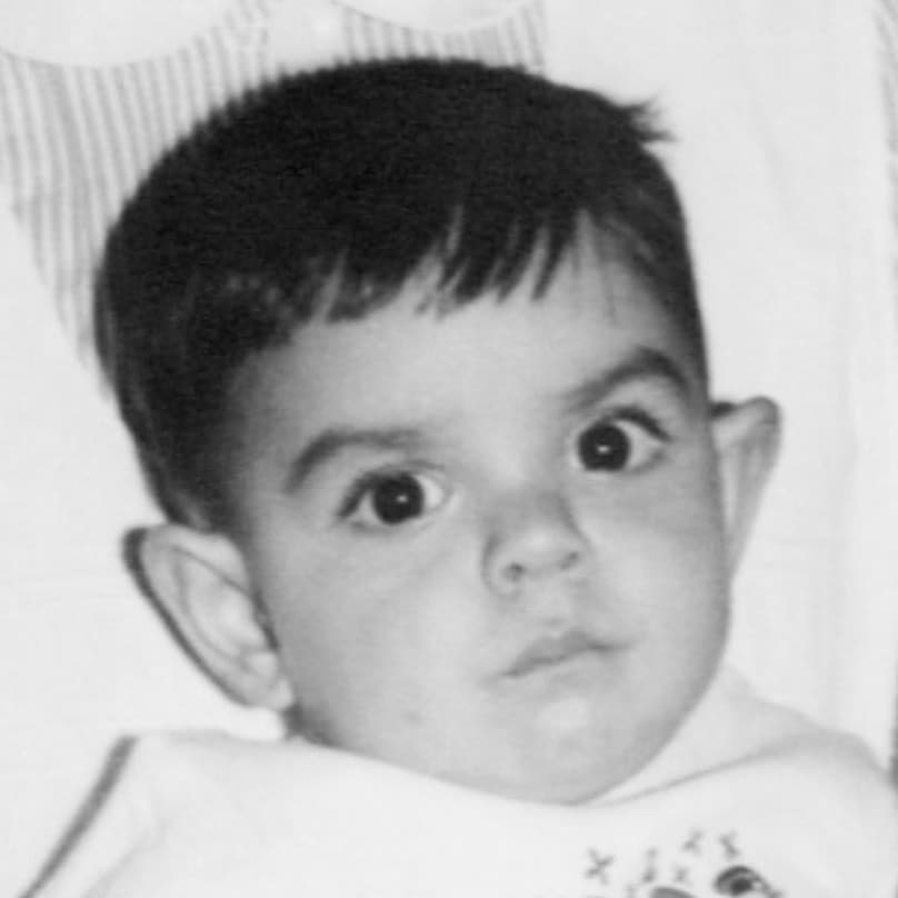 Eugenio Derbez aprovechó el festejo para compartir un emotivo mensaje con el que reflexionó sobre la importancia de cuidar el bienestar de los niños. "Algo muy importante, es amar y nunca perder a nuestro niño interior. Porque sanar situaciones que nos lastimaron de niños, nos ayuda a ser mejores adultos. ¡Felicidades a todos los niños y sobretodo a los adultos que siguen siendo niños!".