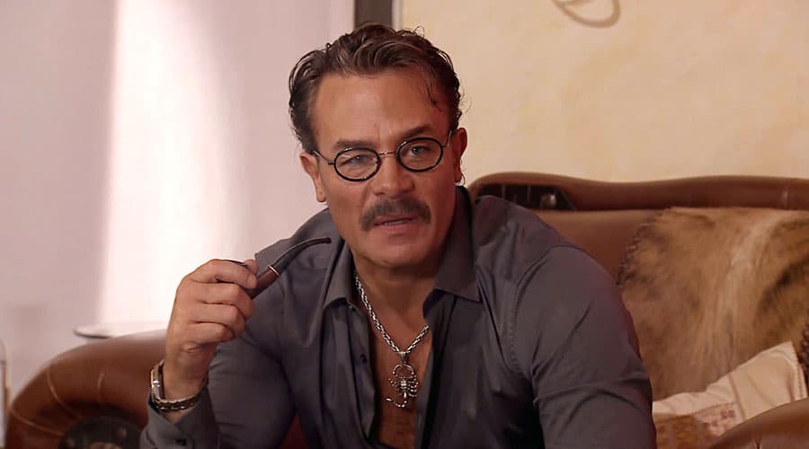 En "Lo que la vida me robó", Pedro le reclama a Nadia que esté tan dispersa.