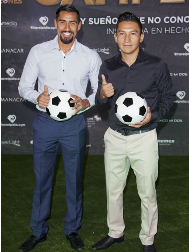 Los campeones Sub 17 Patricio Araujo y César Villaluz no podían faltar a la premiere