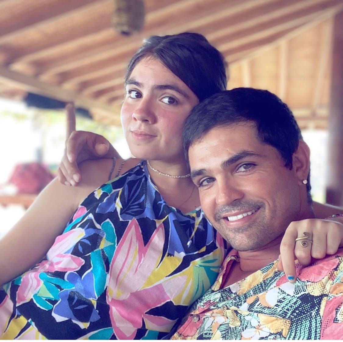 El protagonista de 'Simplemente María' no perdió la oportunidad de mostrar imágenes junto a su primogénita, quien es muy cercana a él y a la familia que ha formado con Brenda Kellerman.