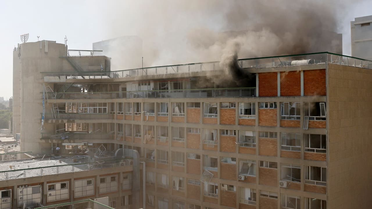 Irán bombardea uno de los hospitales más grandes de Israel: imágenes muestran la magnitud del ataque