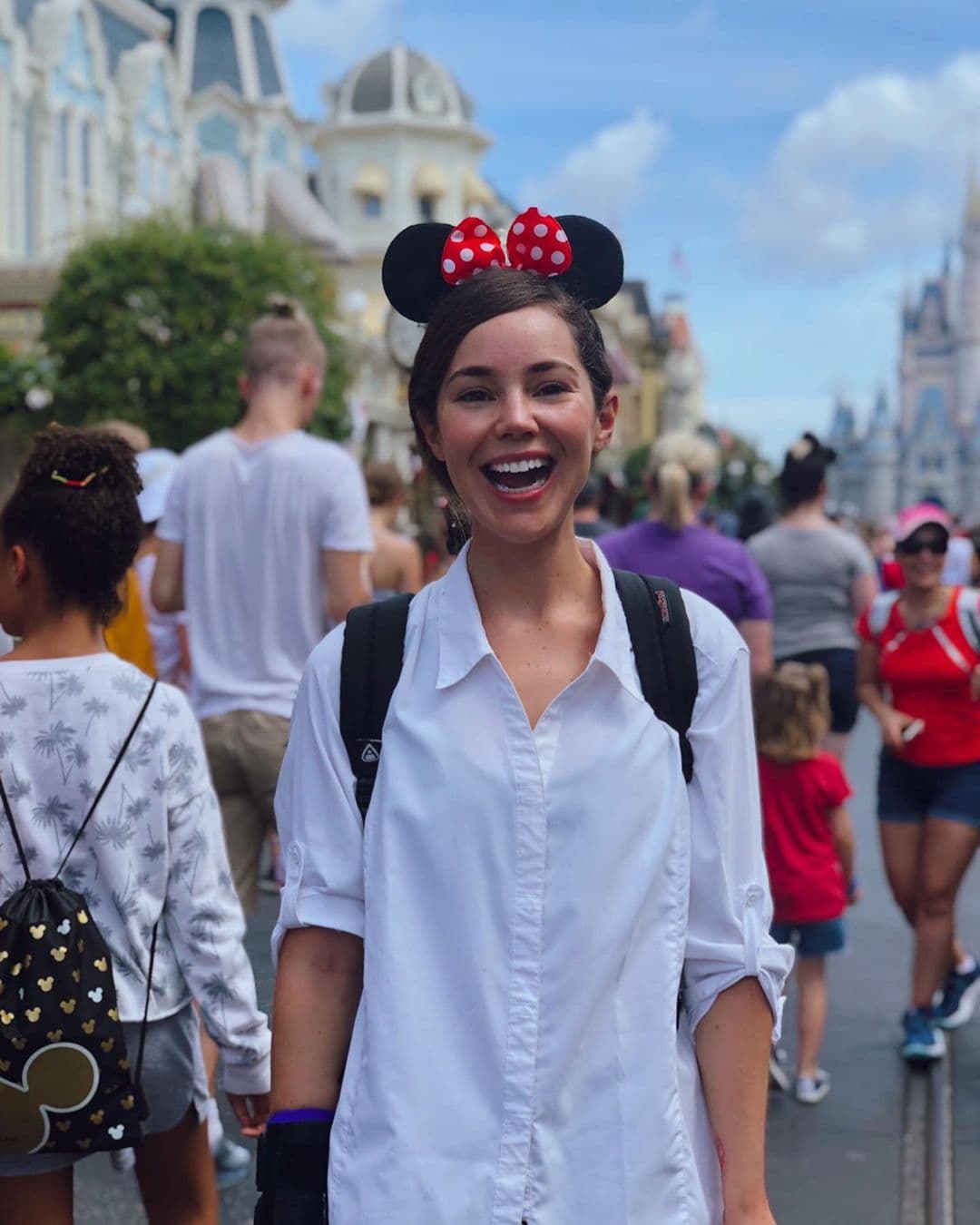 Pese a la lesión que sufrió en el brazo, Camila Sodi disfruta de unas divertidas vacaciones junto a sus hijos, Fiona y Jerónimo, quienes son fruto de la relación que mantuvo con Diego Luna.