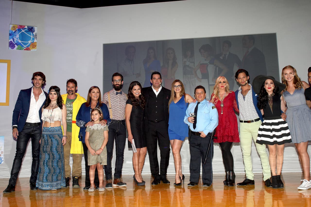 De igual manera, en 2015 el actor participó en la telenovela 'Antes muerta que Lichita' junto a Eduardo Santamarina, Maite Perroni, Arath de la Torre, Ingrid Martz, Chantal Andere, Luz Elena González y Sylvia Pasquel, entre otros.