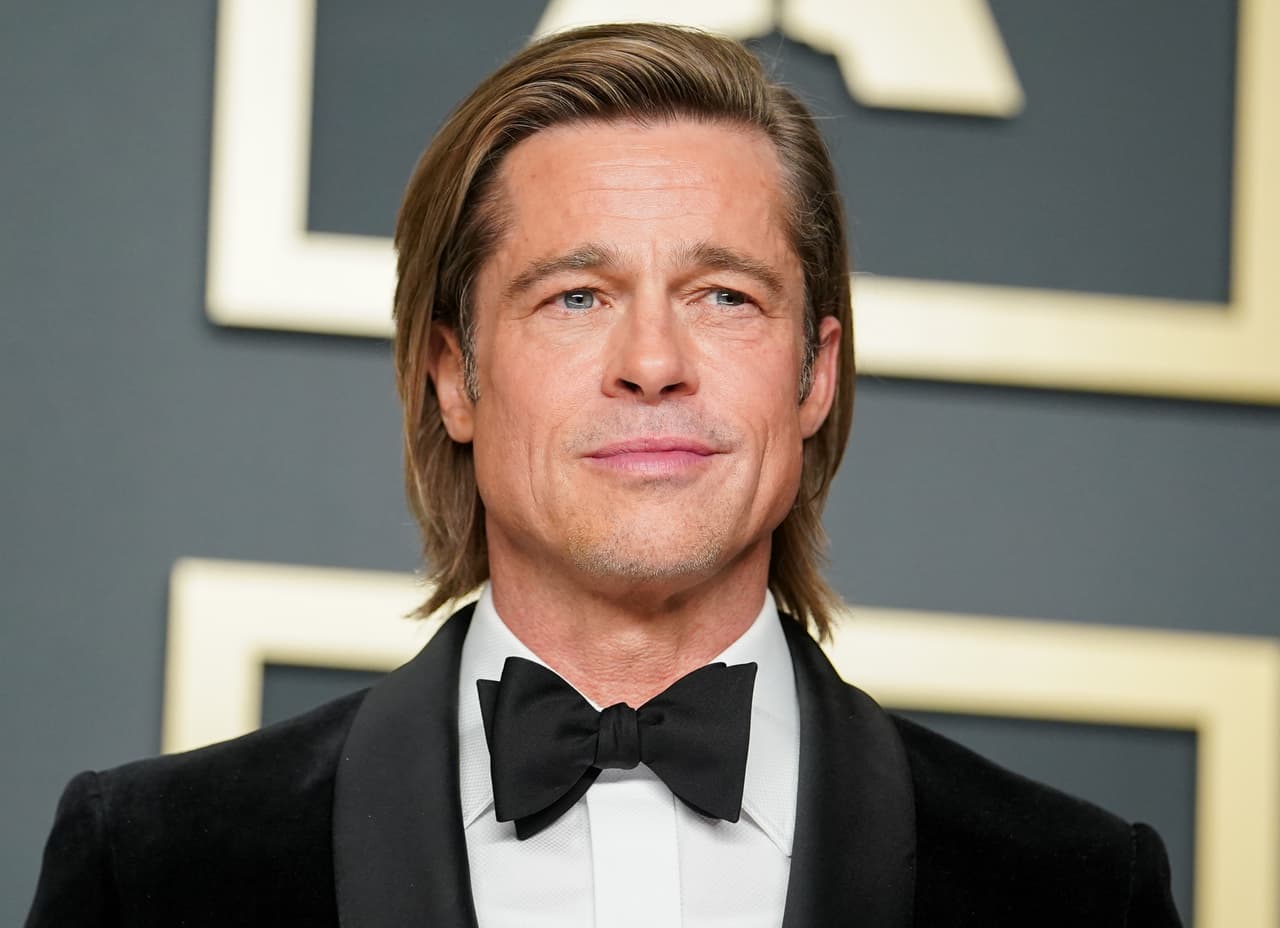 Brad Pitt reaparece en portada de revista con looks andróginos