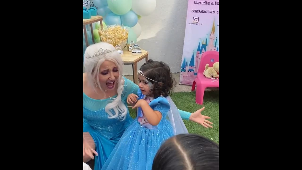 La actriz destacó que estaba muy contenta porque logró sorprender a su pequeña, quien quedó impresionada al ver los regalos que le dieron.La actriz destacó que estaba muy contenta porque logró sorprender a su pequeña, quien quedó impresionada al ver los regalos que le dieron.