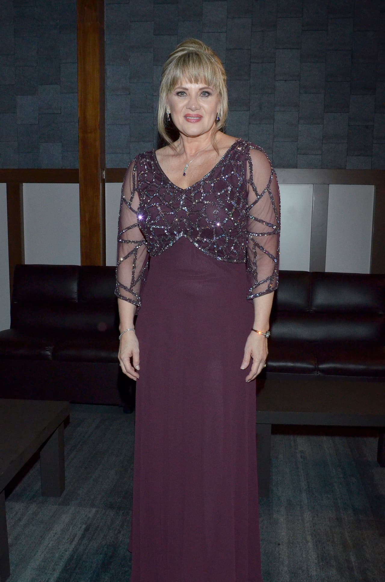 Érika Buenfil interpreta a Camila, madre de Sofía (Kimberly Dos Ramos).