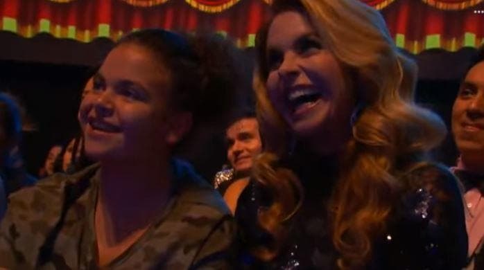 Mientras que Lucerito es la princesa de la casa y con 13 años ya realizó un dueto junto a su famoso padre.