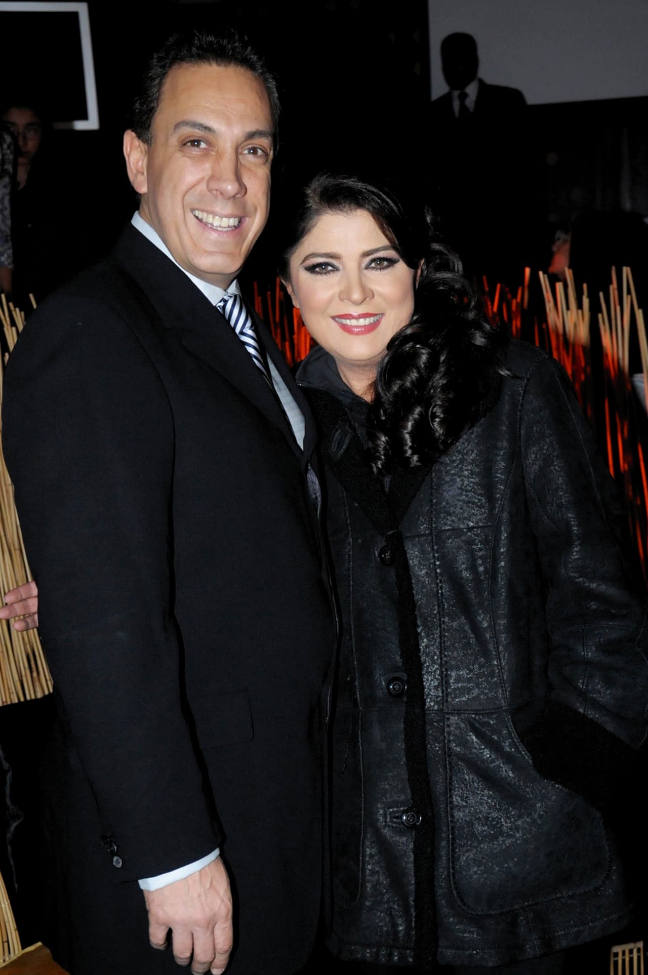 Victoria Ruffo recibe romántica sorpresa de su esposo para celebrar 20 años de casados
