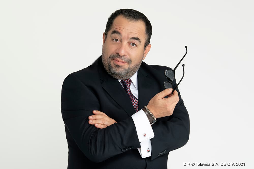 Juan Carlos 'El Borrego' Nava completa esta tercia de abogados que juntos hacen que la corte sea un recinto lleno de humor.