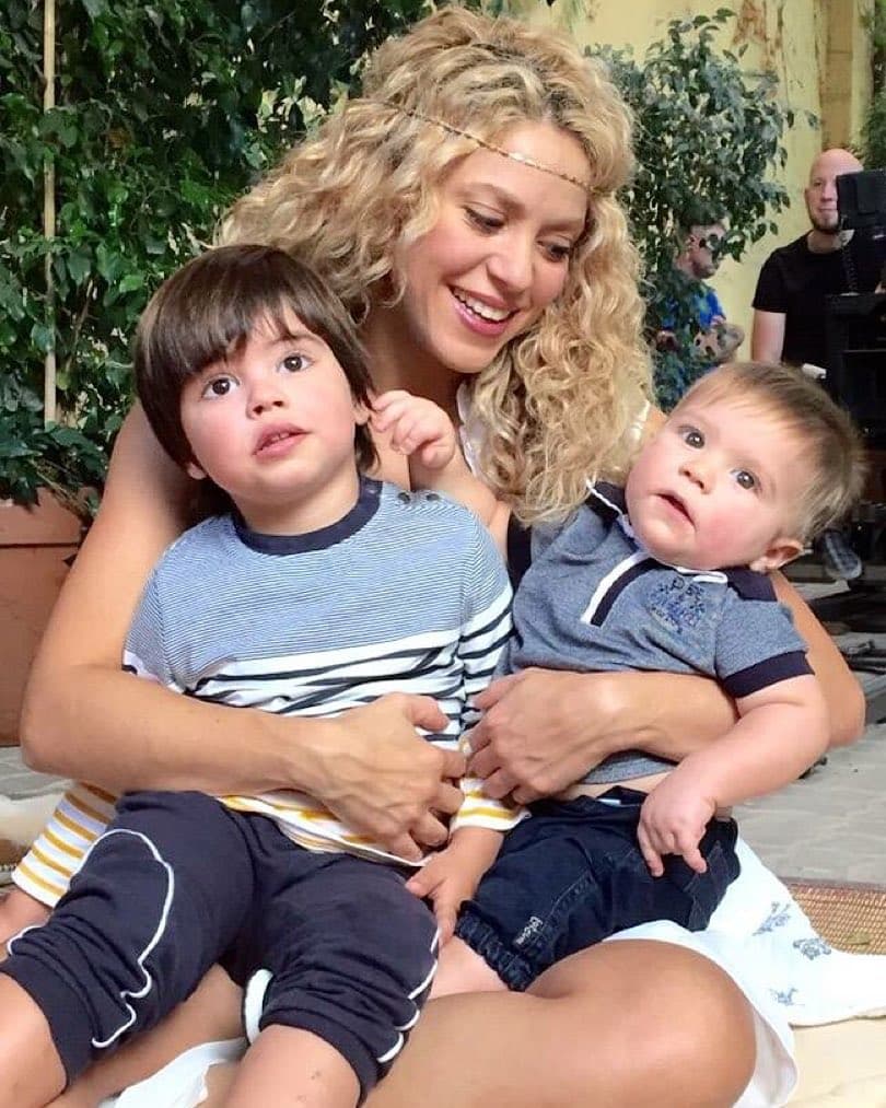 Shakira tiene dos pequeños, frutos de su relación con el futbolista Gerard Piqué.