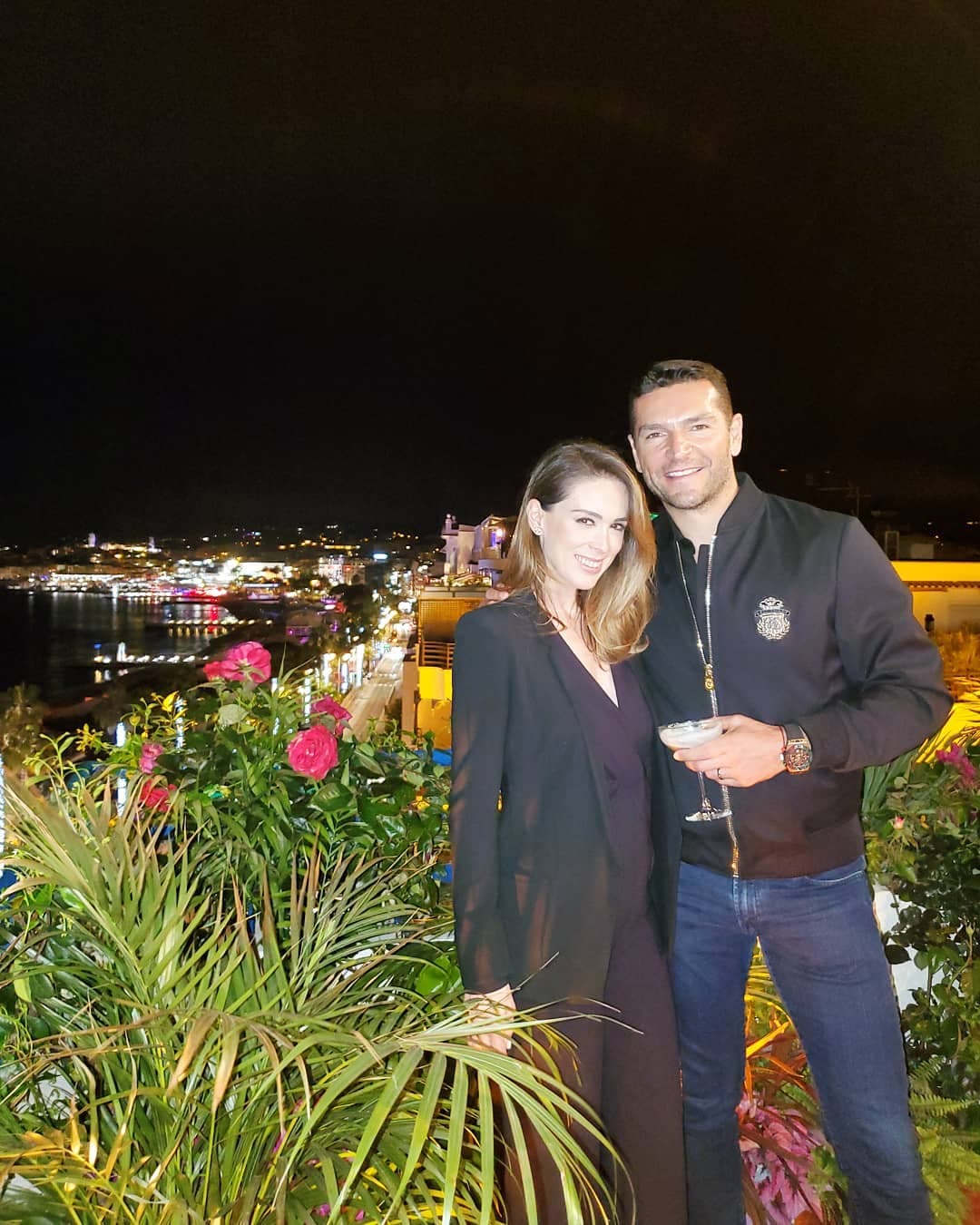 Las cinco hijas de Jacqueline Bracamontes son fruto de su matrimonio con Martín Fuentes, con quien se casó por el civil el 3 de septiembre de 2011 en la Ciudad de México; la boda religiosa se realizó el 1 de octubre en Guadalajara, Jalisco.