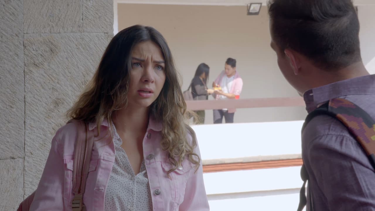 La Rosa de Guadalupe: Regina desconcierta a su novio, por no querer que esté cerca de ella