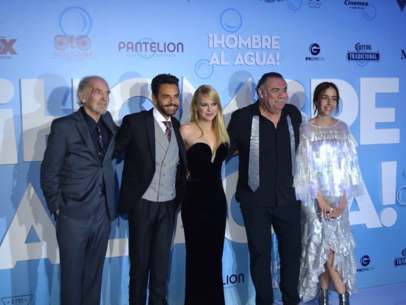 Eugenio Derbez desborda a la prensa durante la alfombra roja de 'Hombre al agua'