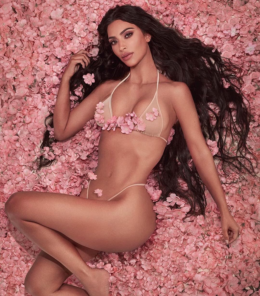 Kim Kardashian lanza colección de maquillaje inspirada en la naturaleza