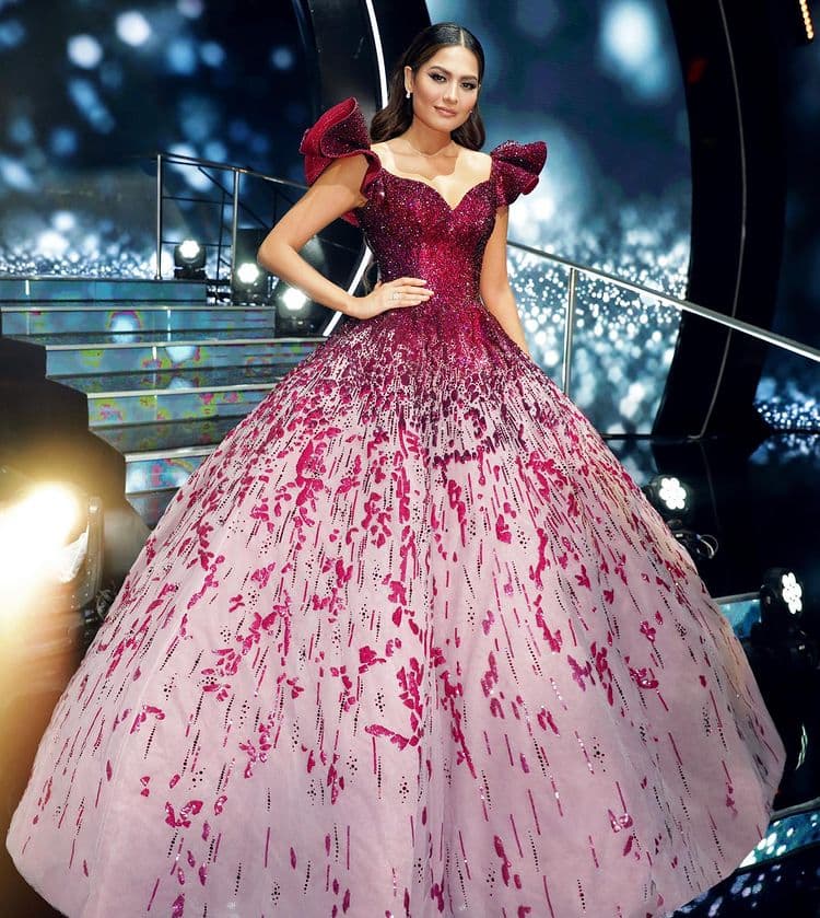 Para su última pasarela, Andrea Meza lució espectacular con este vestido de MICHAEL CINCO Dubai.
