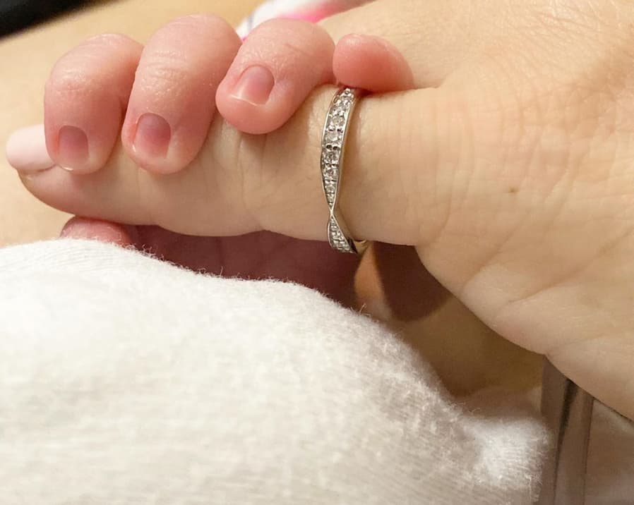 Erika Zaba comparte la primera foto de su hijo