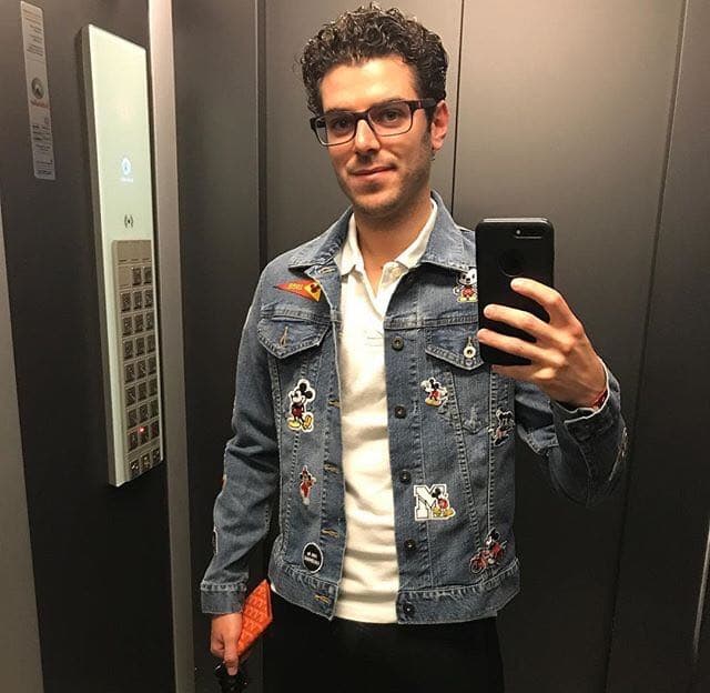 Entre los destinos que el actor ha visitado, se encuentran distintas partes de Asia como Vietnam, Suecia en Europa y algunas ciudades de Estados Unidos. En este último país, Disneylandia ha sido de los lugares a los que más ha acudido.