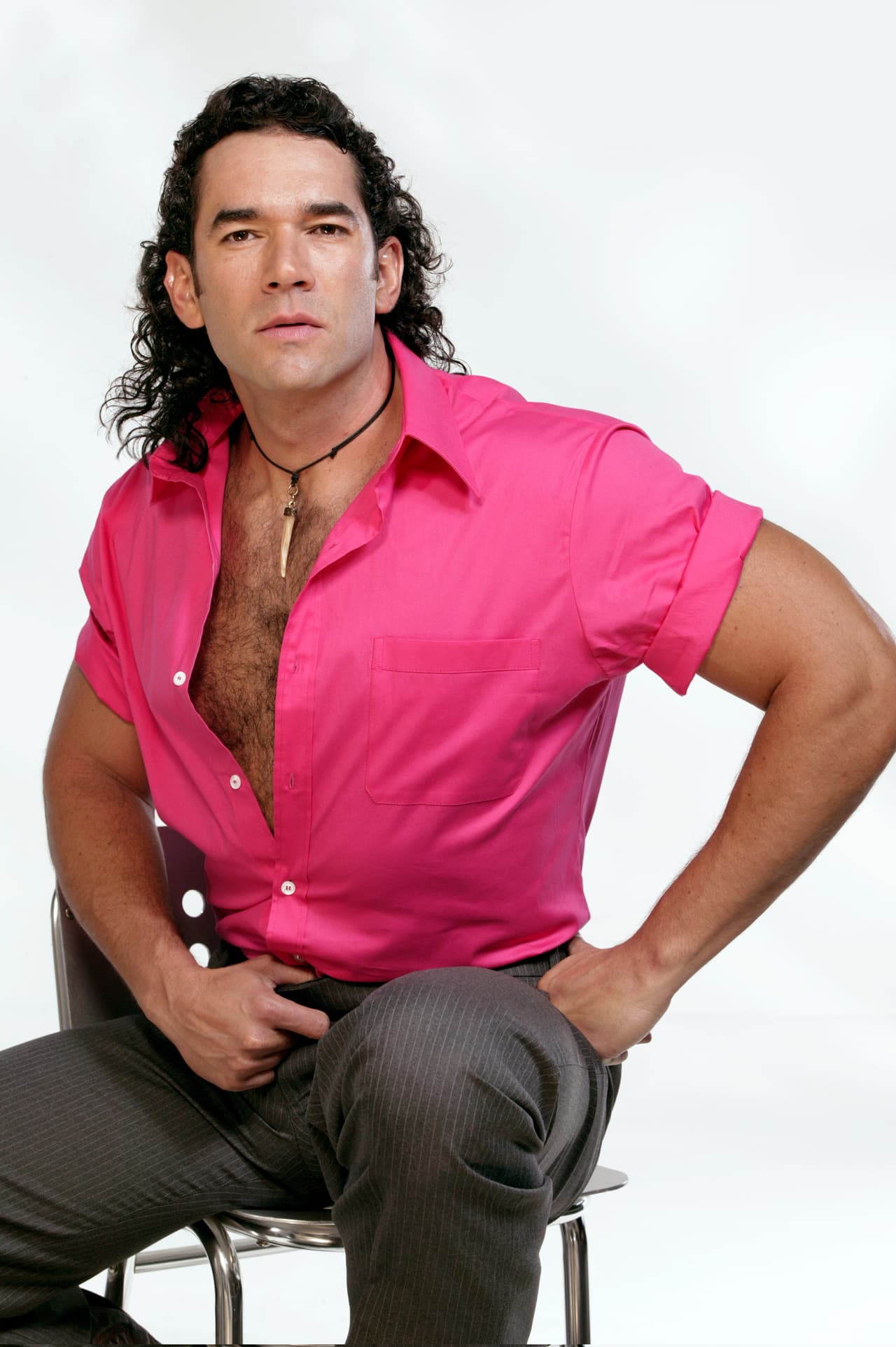 Otro papel principal que cambió su vida fue ‘Yo amo a Juan Querendón’ en 2007, donde vida a ‘Juan’ y conoció a quien se convertiría en su esposa dos años después: Mayrín Villanueva.